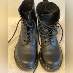 Dr. Martens woman’s Pascal leather lace up boot size 7. Black